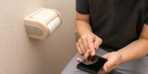 トイレ長い旦那にイライラ 携帯見すぎ むかつく時の上手な伝え方３選